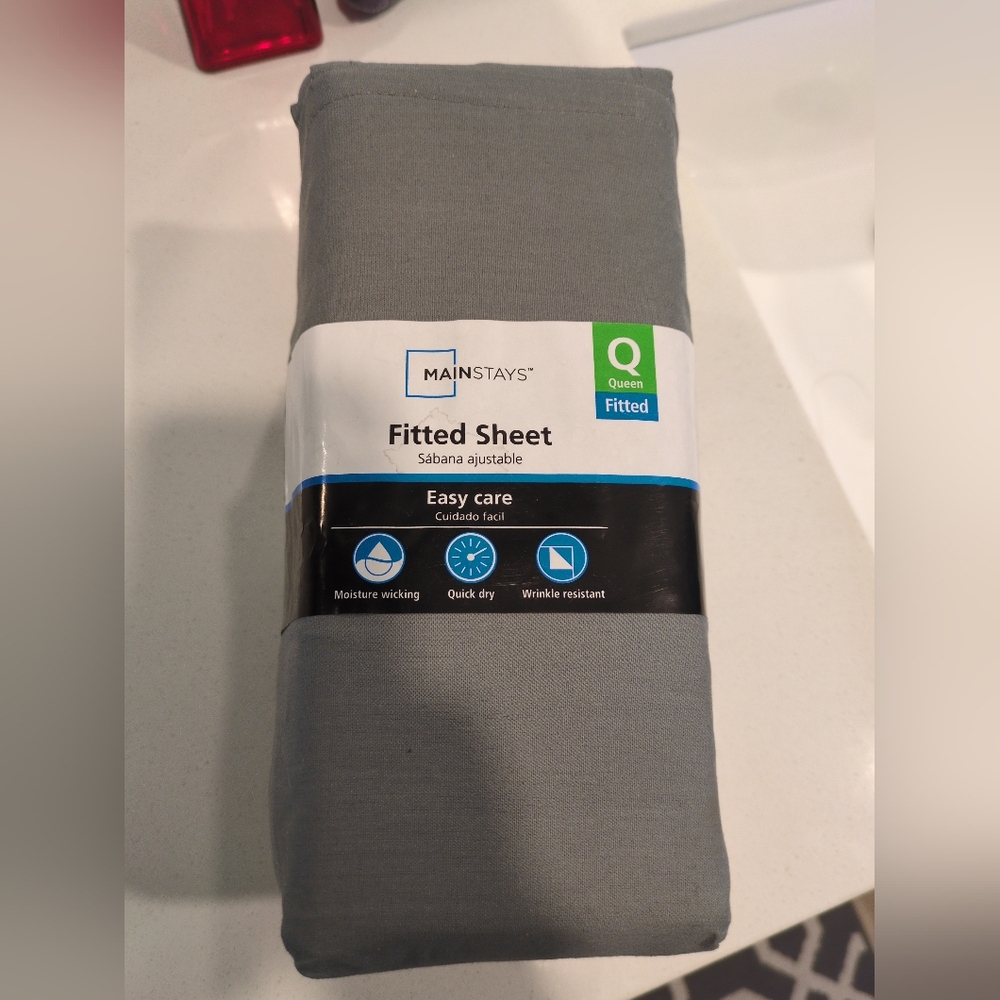 NWT Queen Size Fitted Grey Sheet